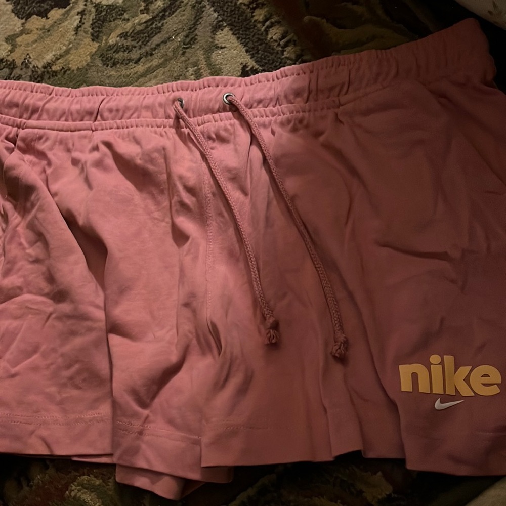 NIKE LOOSE LOUNGE SHORTS